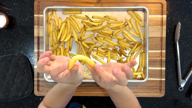 Pros and Cons of Baking Frozen French Fries Without Oil
